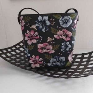 🎄 Bucket Handbag Charles & Keith Designer Embroidered Flower Design on…